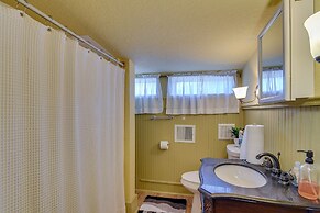 Central Galveston Home < 1 Mi to Beach!