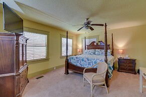 Central Galveston Home < 1 Mi to Beach!