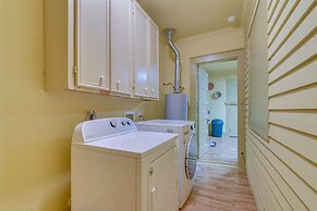 Central Galveston Home < 1 Mi to Beach!