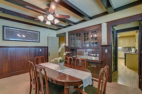 Central Galveston Home < 1 Mi to Beach!