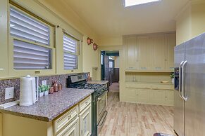 Central Galveston Home < 1 Mi to Beach!