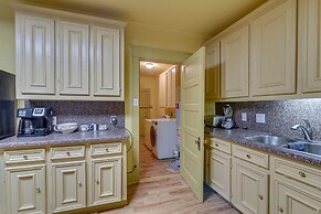 Central Galveston Home < 1 Mi to Beach!