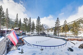 Breathtaking Olympic Valley Gem: Walk to Chairlift