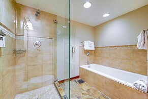 Breathtaking Olympic Valley Gem: Walk to Chairlift