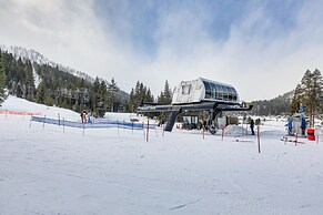 Breathtaking Olympic Valley Gem: Walk to Chairlift