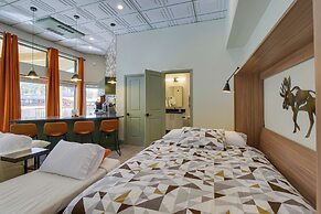 Mtn & Lake Views: Chic Keystone Studio