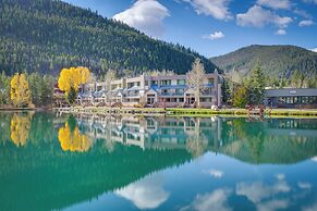 Mtn & Lake Views: Chic Keystone Studio