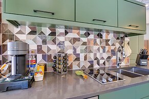 Mtn & Lake Views: Chic Keystone Studio