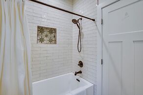 Modern Kirkland Home w/ Private Yard & Fire Pit!