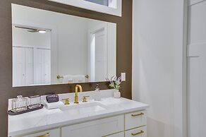 Modern Kirkland Home w/ Private Yard & Fire Pit!