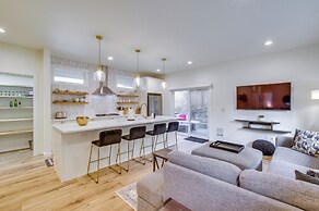 Modern Kirkland Home w/ Private Yard & Fire Pit!