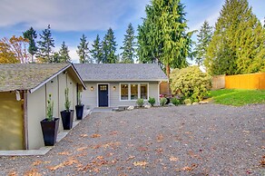 Modern Kirkland Home w/ Private Yard & Fire Pit!