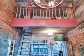 Western-themed Decatur Studio on Main Street!