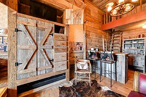 Western-themed Decatur Studio on Main Street!