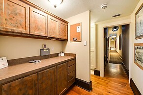 Western-themed Decatur Studio on Main Street!