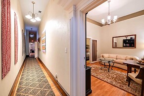 Dtwn Decatur Apt: Walk to Restaurants & Shops