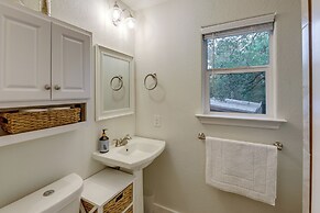 A-frame Cottage w/ Deck ~ 5 Mi to Lake Bastrop!