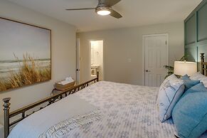 A-frame Cottage w/ Deck ~ 5 Mi to Lake Bastrop!