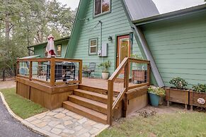 A-frame Cottage w/ Deck ~ 5 Mi to Lake Bastrop!