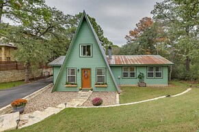 A-frame Cottage w/ Deck ~ 5 Mi to Lake Bastrop!