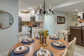 A-frame Cottage w/ Deck ~ 5 Mi to Lake Bastrop!