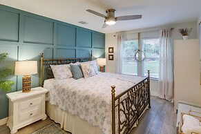 A-frame Cottage w/ Deck ~ 5 Mi to Lake Bastrop!