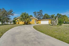 Pet-friendly Englewood Home - 4 Mi to Beach!