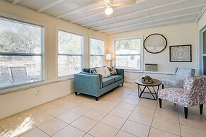 Pet-friendly Englewood Home - 4 Mi to Beach!