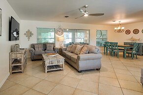 Pet-friendly Englewood Home - 4 Mi to Beach!