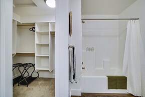 Mccall Vacation Rental w/ Private Balcony & Grill!