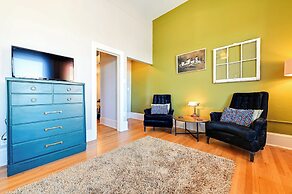 Historic Decatur Apt w/ City Square Views