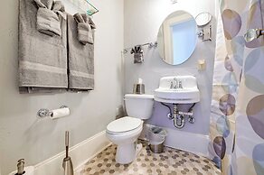 Historic Decatur Apt w/ City Square Views