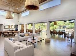 Villa with pool and tropical garden