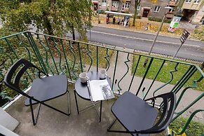 Cozy Apartment Aleja Kijowska by Renters