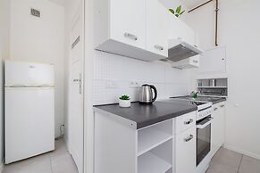 Cozy Apartment Aleja Kijowska by Renters