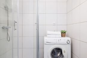 Cozy Apartment Aleja Kijowska by Renters