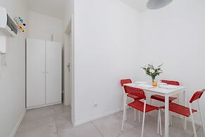Cozy Apartment Aleja Kijowska by Renters