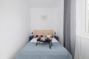 Cozy Apartment Aleja Kijowska by Renters