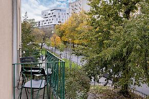 Cozy Apartment Aleja Kijowska by Renters