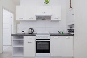 Cozy Apartment Aleja Kijowska by Renters