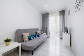 Cozy Apartment Aleja Kijowska by Renters