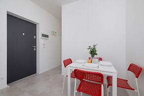 Cozy Apartment Aleja Kijowska by Renters