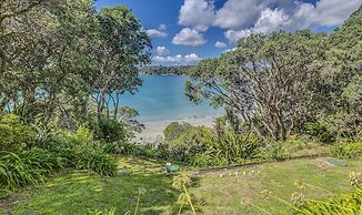 Absolute Beachfront Oneroa