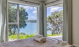Absolute Beachfront Oneroa