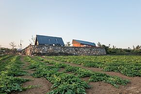 Ohyeongjae Private Pool Villa