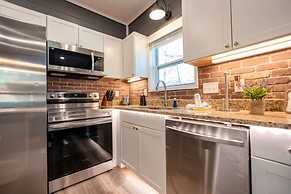 Romantic Cabin Retreat By Ghosal Luxury Lodging