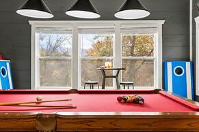 Romantic Cabin Retreat By Ghosal Luxury Lodging