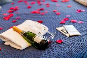 Romantic Cabin Retreat By Ghosal Luxury Lodging