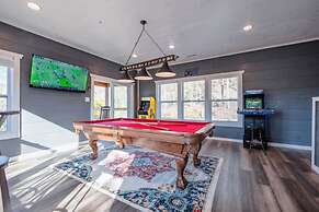 Romantic Cabin Retreat By Ghosal Luxury Lodging