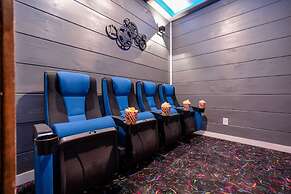 Romantic Cabin Retreat By Ghosal Luxury Lodging